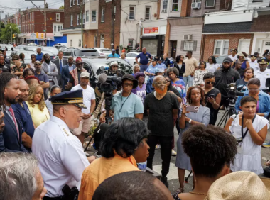 西费城周日由嘴战引发的大规模枪战，3死6伤